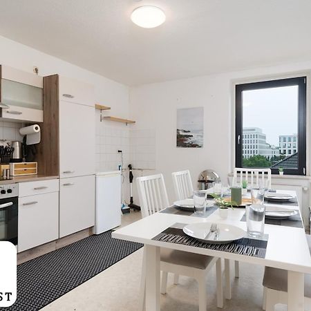 Einfach Aber Sehr Komfortabel - Wohnung Fuer 6 Personen - 2Xwc - Grupen, Messe, Monteure, Studenten - Voll Ausgestattet - 6 Betten 140X200Cm Hochwertig, 3 Smart-Tv 55 Zoll Netflix, 1000 Mbit Wlan, Voll Ausgestattete Kueche Duisburg Bagian luar foto