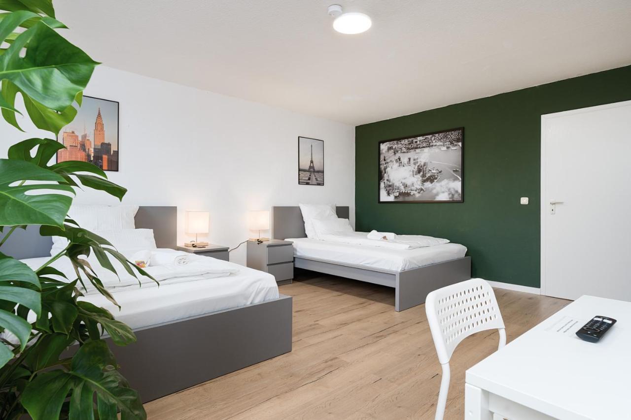 Einfach Aber Sehr Komfortabel - Wohnung Fuer 6 Personen - 2Xwc - Grupen, Messe, Monteure, Studenten - Voll Ausgestattet - 6 Betten 140X200Cm Hochwertig, 3 Smart-Tv 55 Zoll Netflix, 1000 Mbit Wlan, Voll Ausgestattete Kueche Duisburg Bagian luar foto