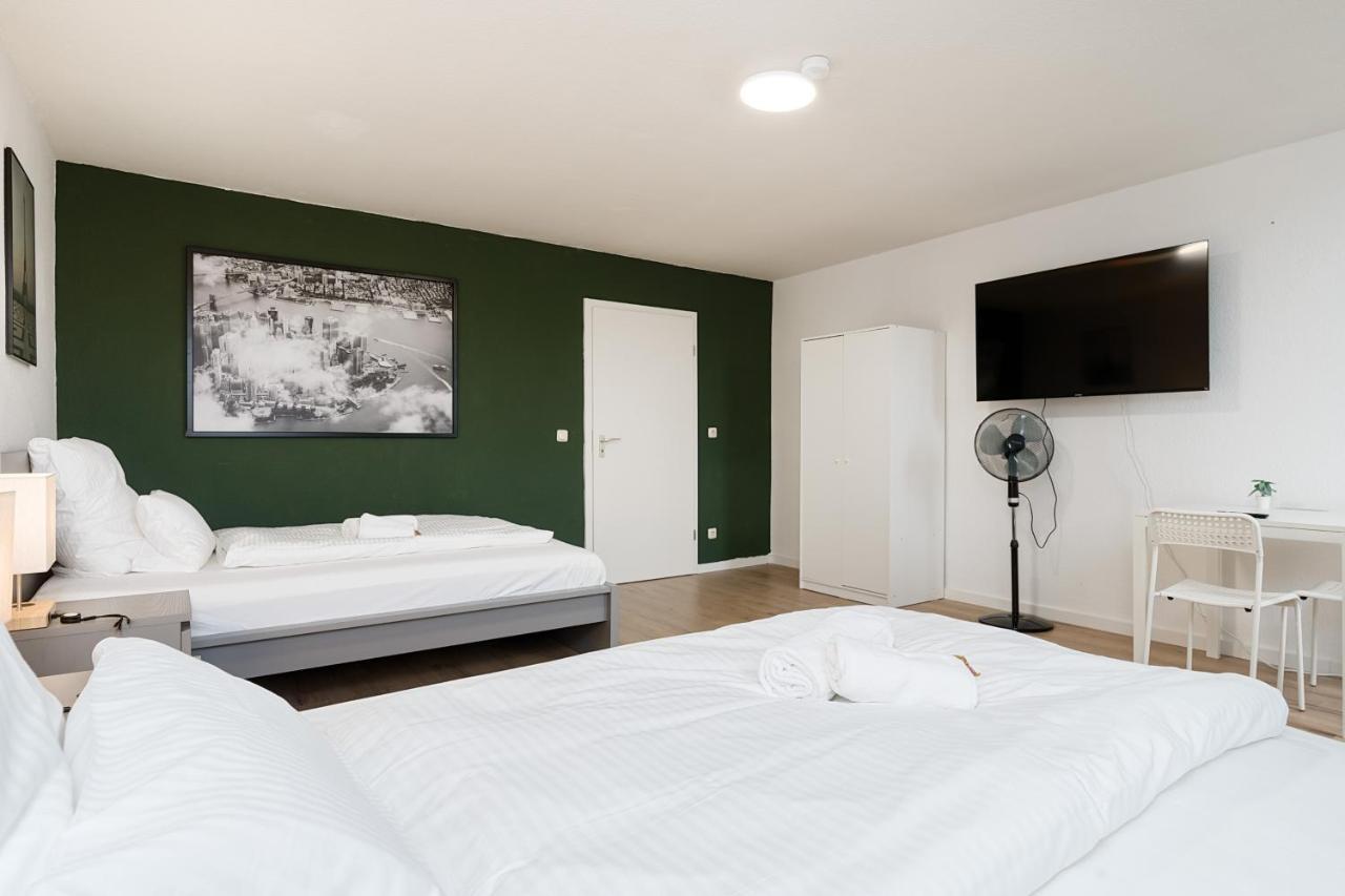 Einfach Aber Sehr Komfortabel - Wohnung Fuer 6 Personen - 2Xwc - Grupen, Messe, Monteure, Studenten - Voll Ausgestattet - 6 Betten 140X200Cm Hochwertig, 3 Smart-Tv 55 Zoll Netflix, 1000 Mbit Wlan, Voll Ausgestattete Kueche Duisburg Bagian luar foto