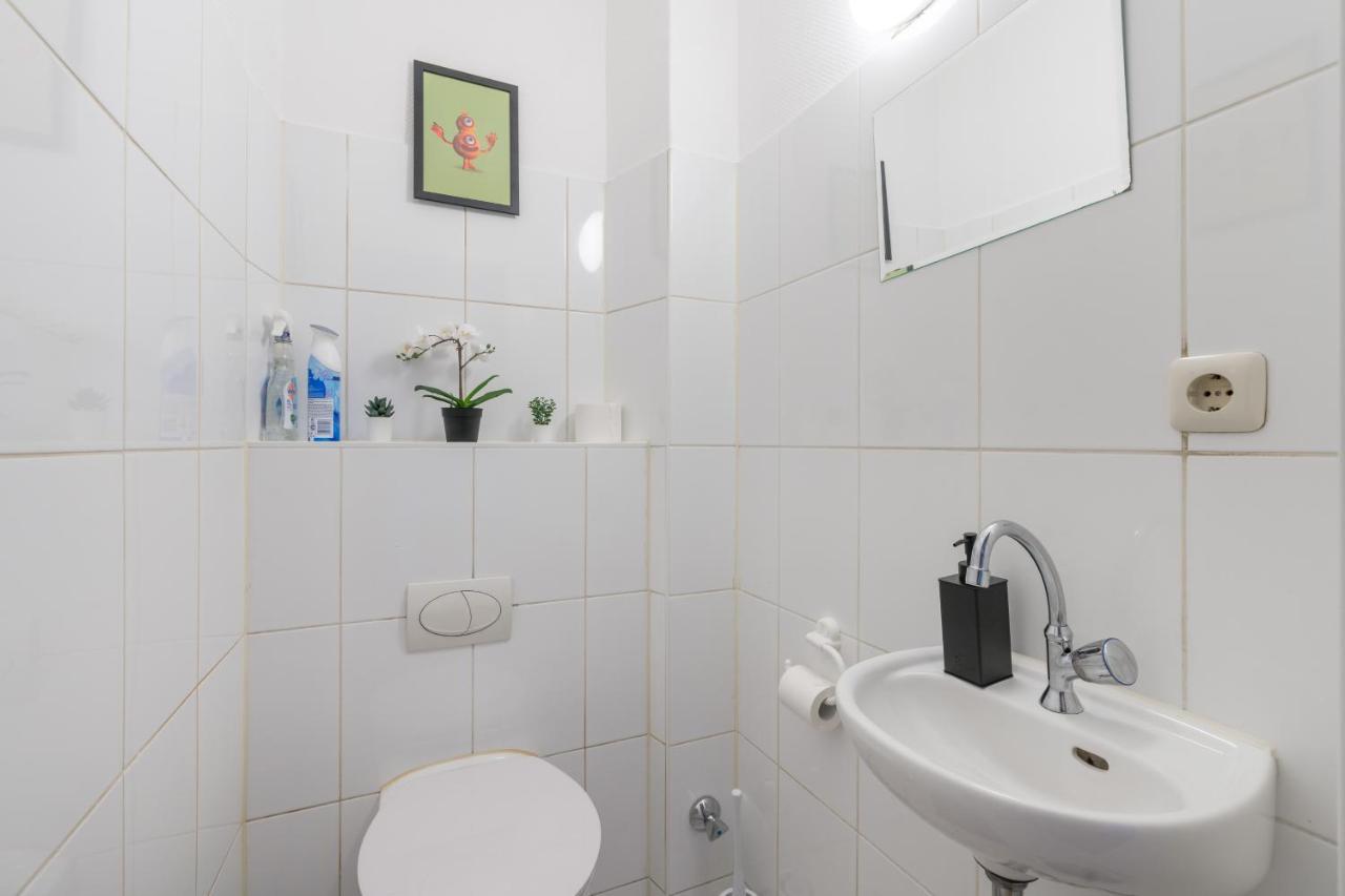 Einfach Aber Sehr Komfortabel - Wohnung Fuer 6 Personen - 2Xwc - Grupen, Messe, Monteure, Studenten - Voll Ausgestattet - 6 Betten 140X200Cm Hochwertig, 3 Smart-Tv 55 Zoll Netflix, 1000 Mbit Wlan, Voll Ausgestattete Kueche Duisburg Bagian luar foto