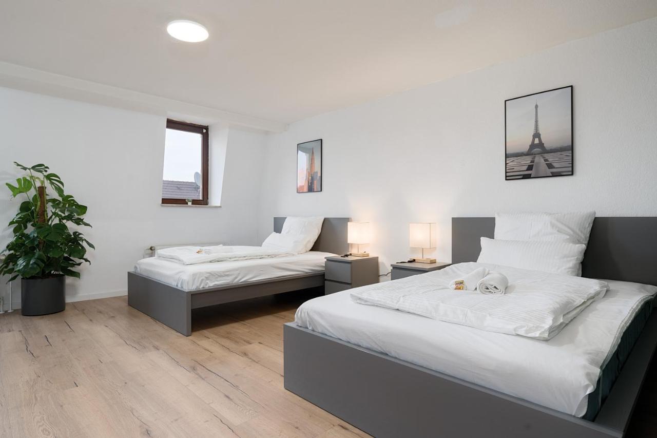 Einfach Aber Sehr Komfortabel - Wohnung Fuer 6 Personen - 2Xwc - Grupen, Messe, Monteure, Studenten - Voll Ausgestattet - 6 Betten 140X200Cm Hochwertig, 3 Smart-Tv 55 Zoll Netflix, 1000 Mbit Wlan, Voll Ausgestattete Kueche Duisburg Bagian luar foto