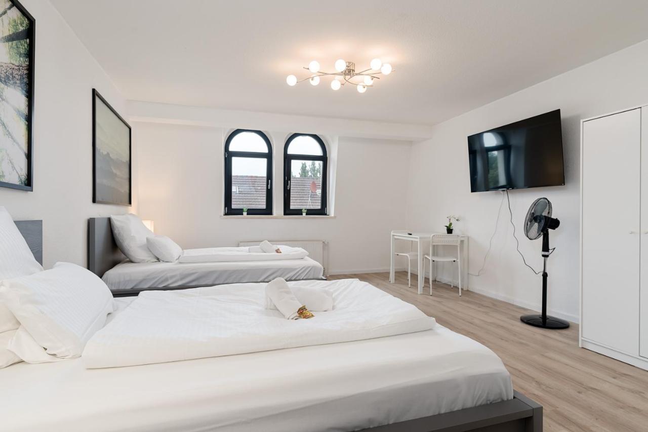 Einfach Aber Sehr Komfortabel - Wohnung Fuer 6 Personen - 2Xwc - Grupen, Messe, Monteure, Studenten - Voll Ausgestattet - 6 Betten 140X200Cm Hochwertig, 3 Smart-Tv 55 Zoll Netflix, 1000 Mbit Wlan, Voll Ausgestattete Kueche Duisburg Bagian luar foto