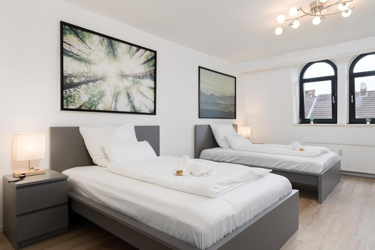 Einfach Aber Sehr Komfortabel - Wohnung Fuer 6 Personen - 2Xwc - Grupen, Messe, Monteure, Studenten - Voll Ausgestattet - 6 Betten 140X200Cm Hochwertig, 3 Smart-Tv 55 Zoll Netflix, 1000 Mbit Wlan, Voll Ausgestattete Kueche Duisburg Bagian luar foto