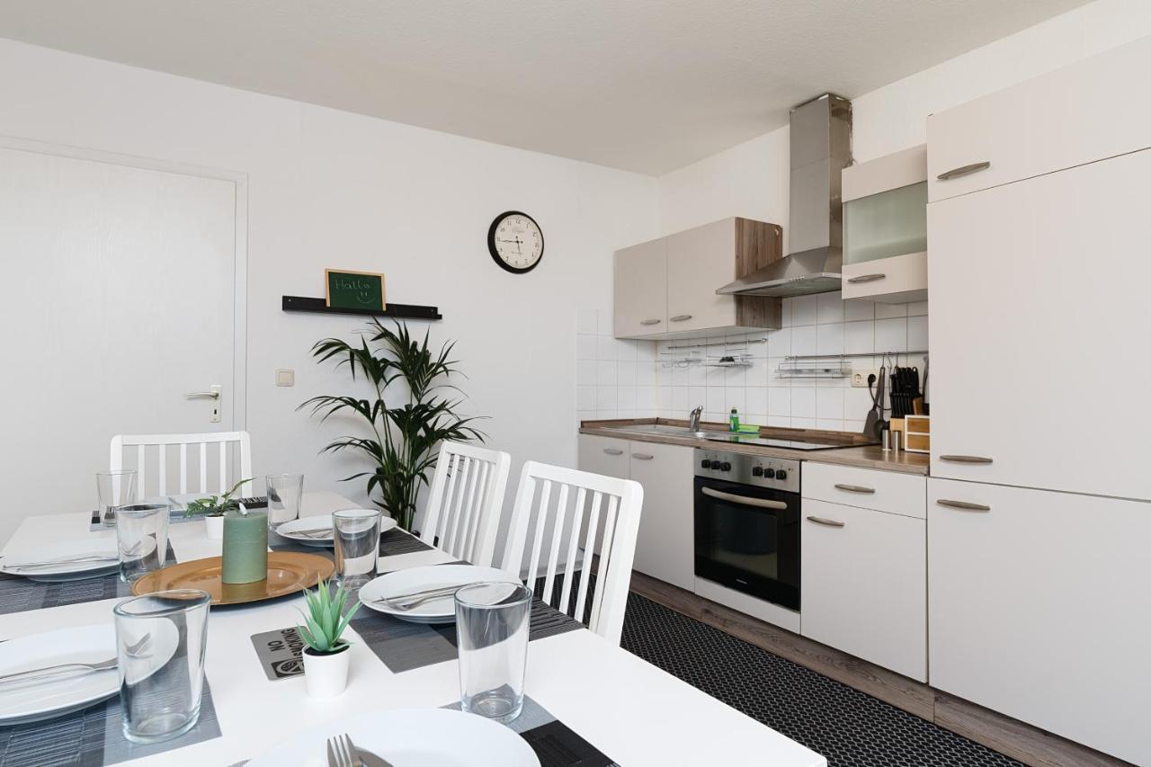 Einfach Aber Sehr Komfortabel - Wohnung Fuer 6 Personen - 2Xwc - Grupen, Messe, Monteure, Studenten - Voll Ausgestattet - 6 Betten 140X200Cm Hochwertig, 3 Smart-Tv 55 Zoll Netflix, 1000 Mbit Wlan, Voll Ausgestattete Kueche Duisburg Bagian luar foto