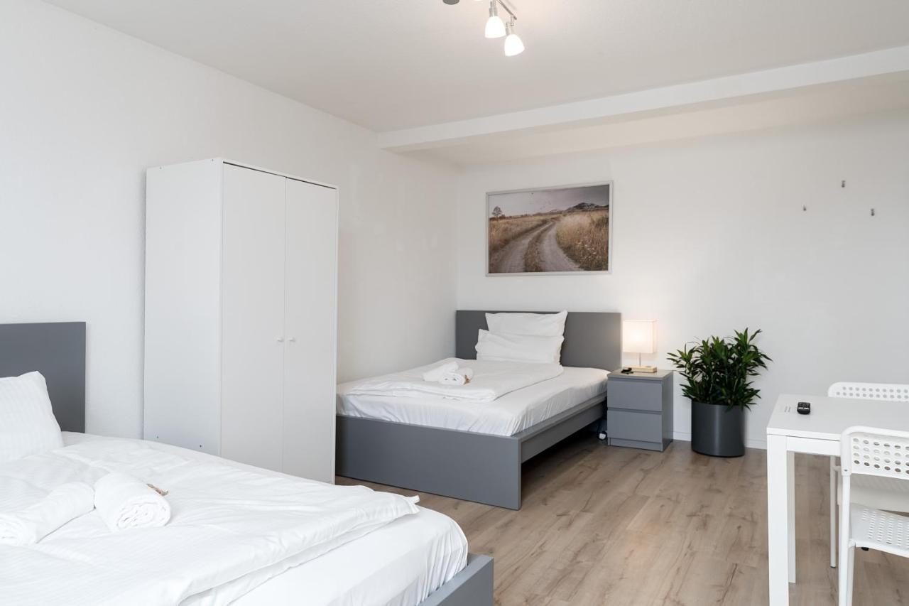 Einfach Aber Sehr Komfortabel - Wohnung Fuer 6 Personen - 2Xwc - Grupen, Messe, Monteure, Studenten - Voll Ausgestattet - 6 Betten 140X200Cm Hochwertig, 3 Smart-Tv 55 Zoll Netflix, 1000 Mbit Wlan, Voll Ausgestattete Kueche Duisburg Bagian luar foto
